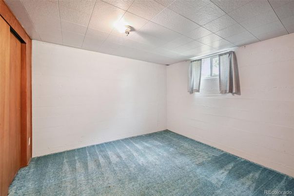 Empty room, Interior