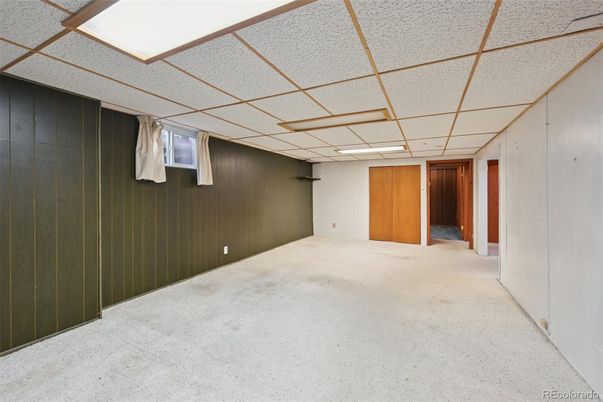 Empty room, Interior, Recessed Lighting, Wooden Walls