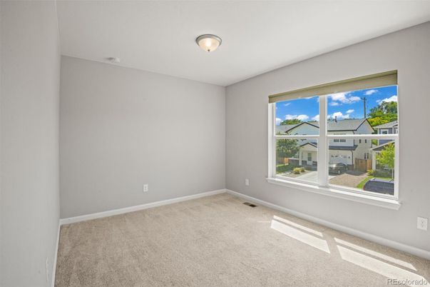 Empty room, Interior