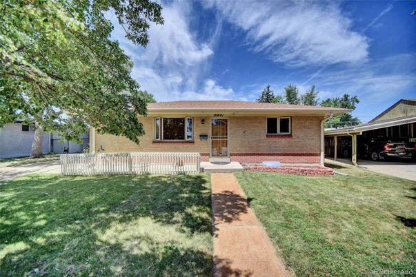 Backyard, Exterior, Facade, Brick Facade, Ranch