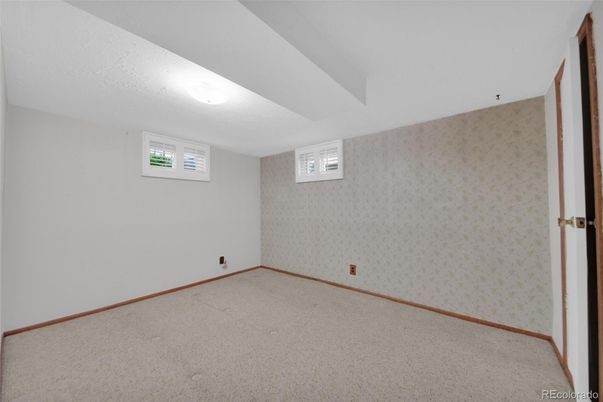 Empty room, Interior