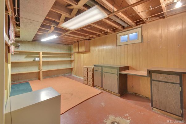 Empty room, Interior, Wooden Beams, Wooden Walls