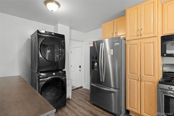 Interior, Kitchen, Utility Closets, Washer, Wood Texture Flooring