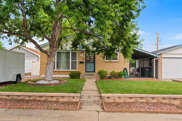 Exterior, Facade, Brick Facade, Ranch