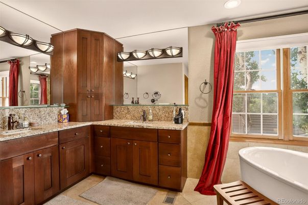 Bathroom, Dual Sink Vanities, Interior, Recessed Lighting
