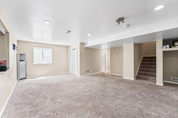 Empty room, Interior, Recessed Lighting