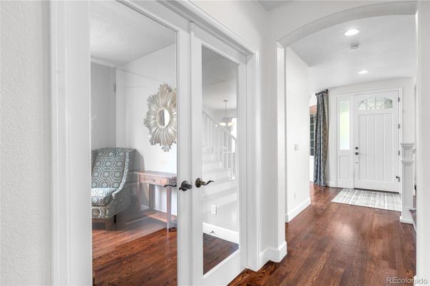 Interior, Recessed Lighting, Wood Texture Flooring