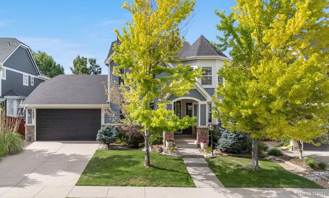 Attached, Exterior, Facade, Queen Anne Victorian
