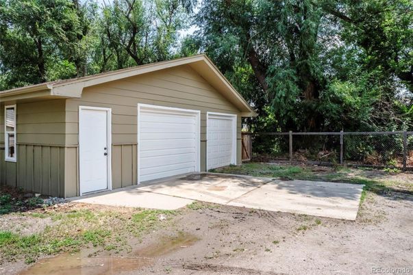 Detached Garage, Exterior