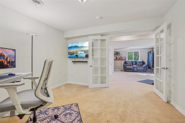 Home Office, Interior