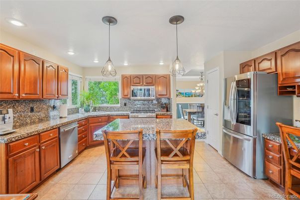 Dining room, Interior, Kitchen, Pendant Lights, Recessed Lighting, Stainless Steel Appliances