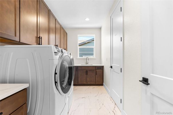 Interior, Marble, Recessed Lighting, Washer