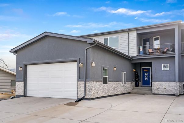 Attached, Exterior, Facade, American Craftsman