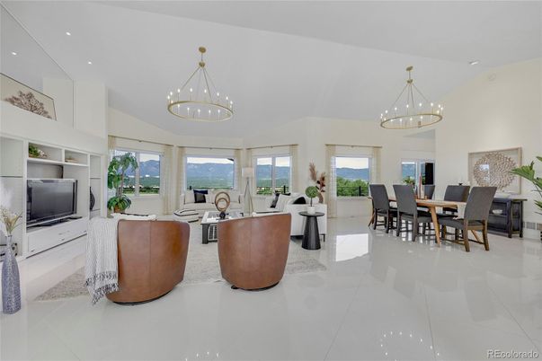 Chandelier, Dining room, Interior, Living room, Pendant Lights, Recessed Lighting