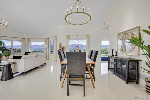 Chandelier, Dining room, Interior, Living room, Pendant Lights