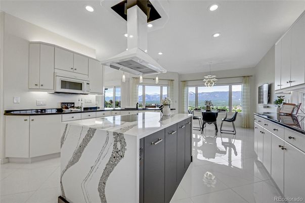 Dining room, Interior, Kitchen, Pendant Lights, Recessed Lighting, Water