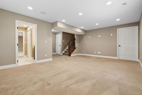 Empty room, Interior, Recessed Lighting