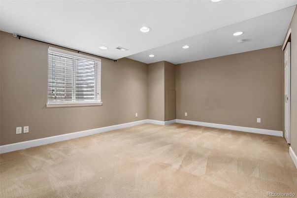 Empty room, Interior, Recessed Lighting