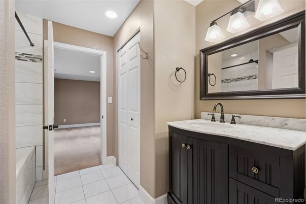 Bathroom, Interior, Recessed Lighting