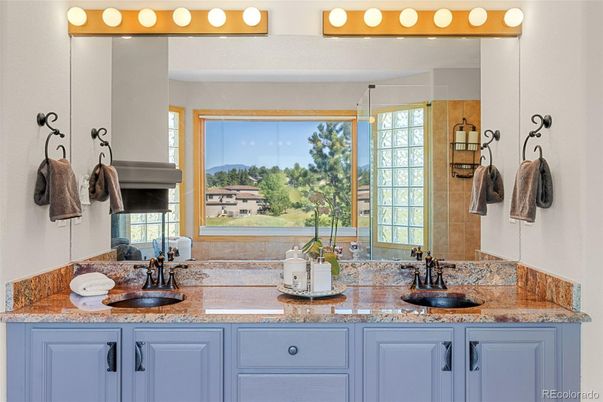 Bathroom, Dual Sink Vanities, Interior