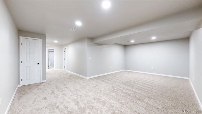 Empty room, Interior, Recessed Lighting