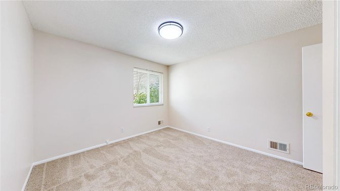Empty room, Interior
