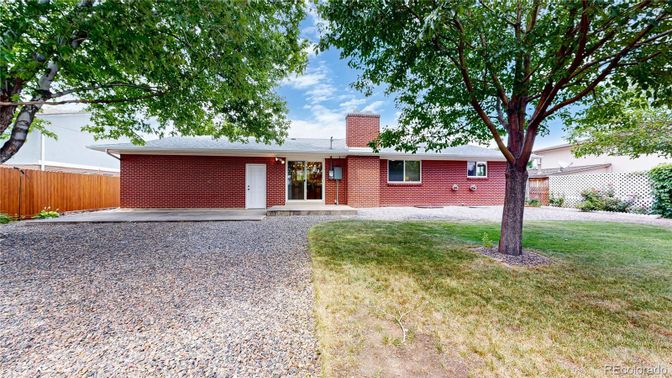 Exterior, Facade, Brick Facade, Ranch