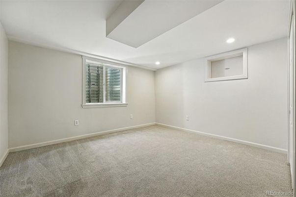 Empty room, Interior, Recessed Lighting