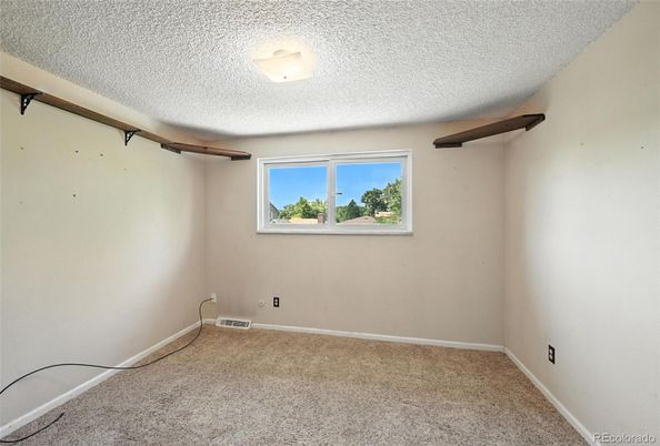 Empty room, Interior