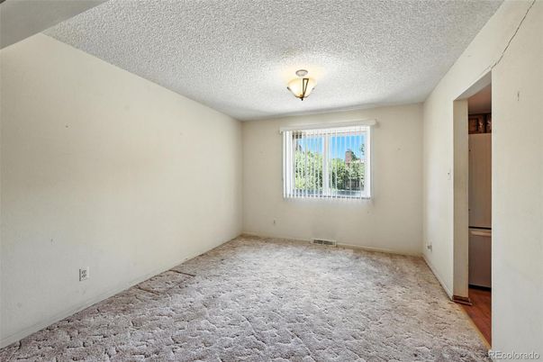 Empty room, Interior