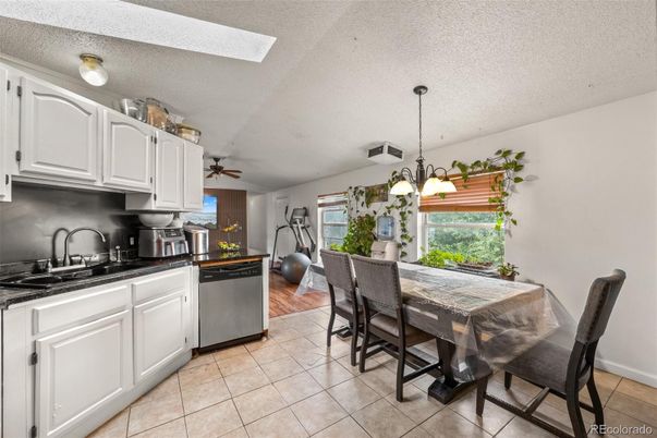Chandelier, Dining room, Interior, Kitchen