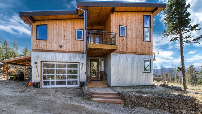 Attached, Backyard, Exterior, Facade, Modern