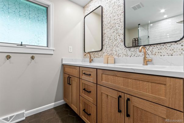 Bathroom, Dual Sink Vanities, Interior, Recessed Lighting
