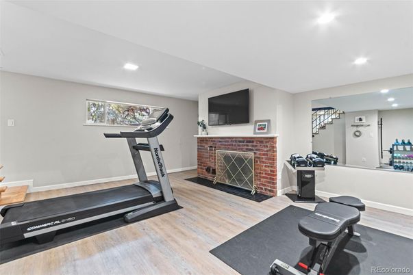 Fitness Equipment, Interior, Recessed Lighting, Wood Texture Flooring