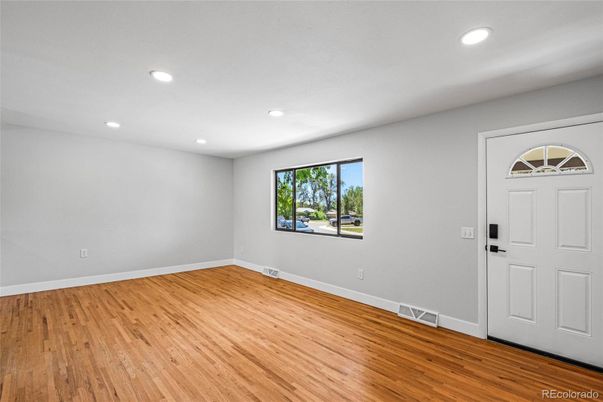 Empty room, Interior, Recessed Lighting, Wood Texture Flooring