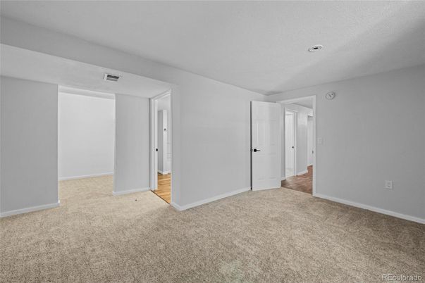 Empty room, Interior, Recessed Lighting