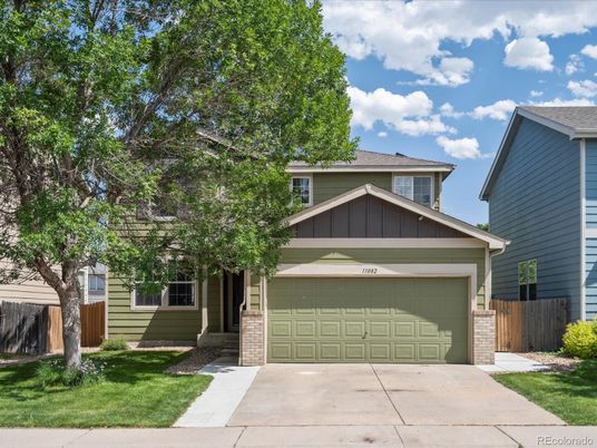 Attached, Exterior, Facade, American Craftsman