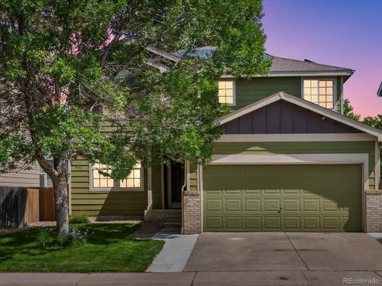 Attached, Exterior, Facade, American Craftsman