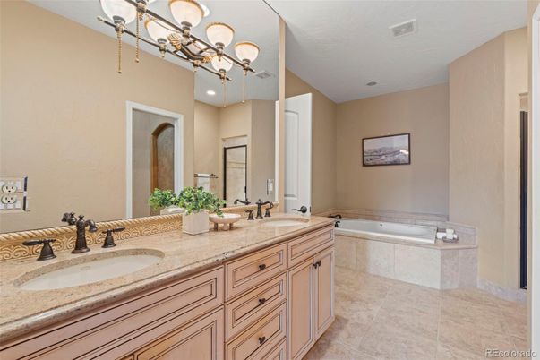Bathroom, Dual Sink Vanities, Interior, Recessed Lighting
