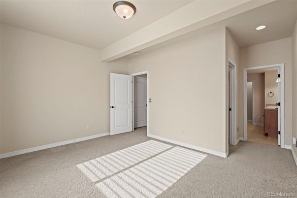 Empty room, Interior, Recessed Lighting