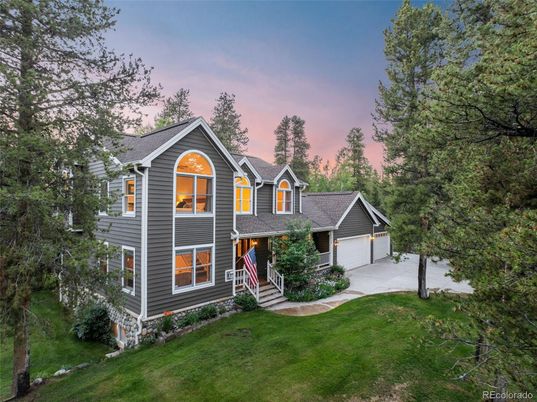 Attached, Backyard, Exterior, Facade, Queen Anne Victorian