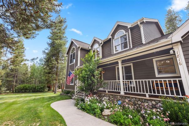Backyard, Exterior, Facade, Queen Anne Victorian