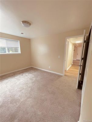 Empty room, Interior