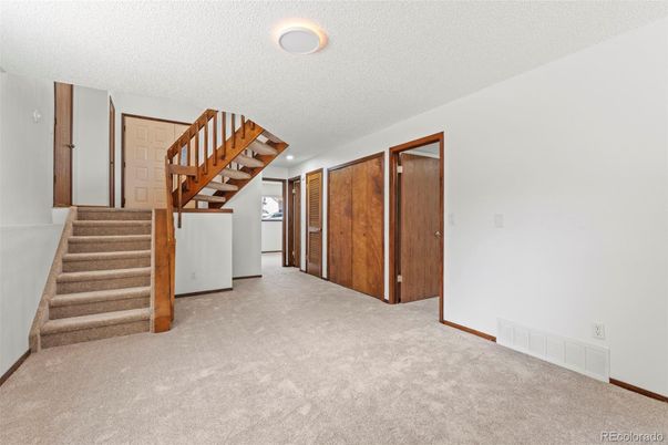 Empty room, Interior, Recessed Lighting