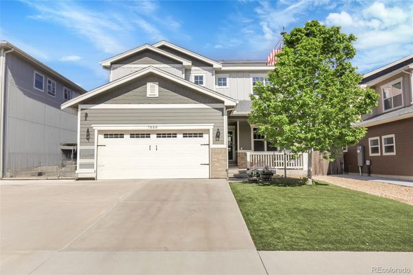 Attached, Exterior, Facade, American Craftsman