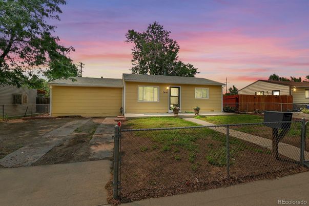 Backyard, Exterior, Facade, Ranch
