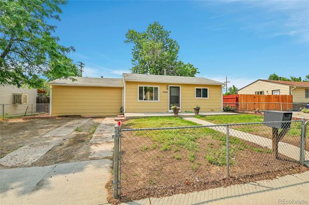 Backyard, Exterior, Facade, Ranch