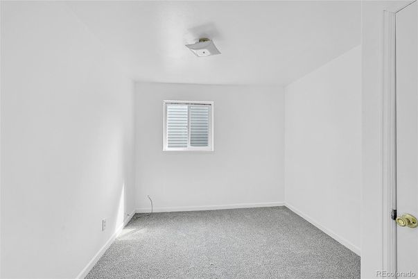 Empty room, Interior