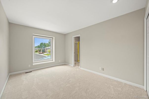 Empty room, Interior