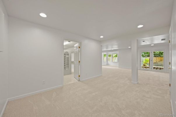 Empty room, Interior, Recessed Lighting